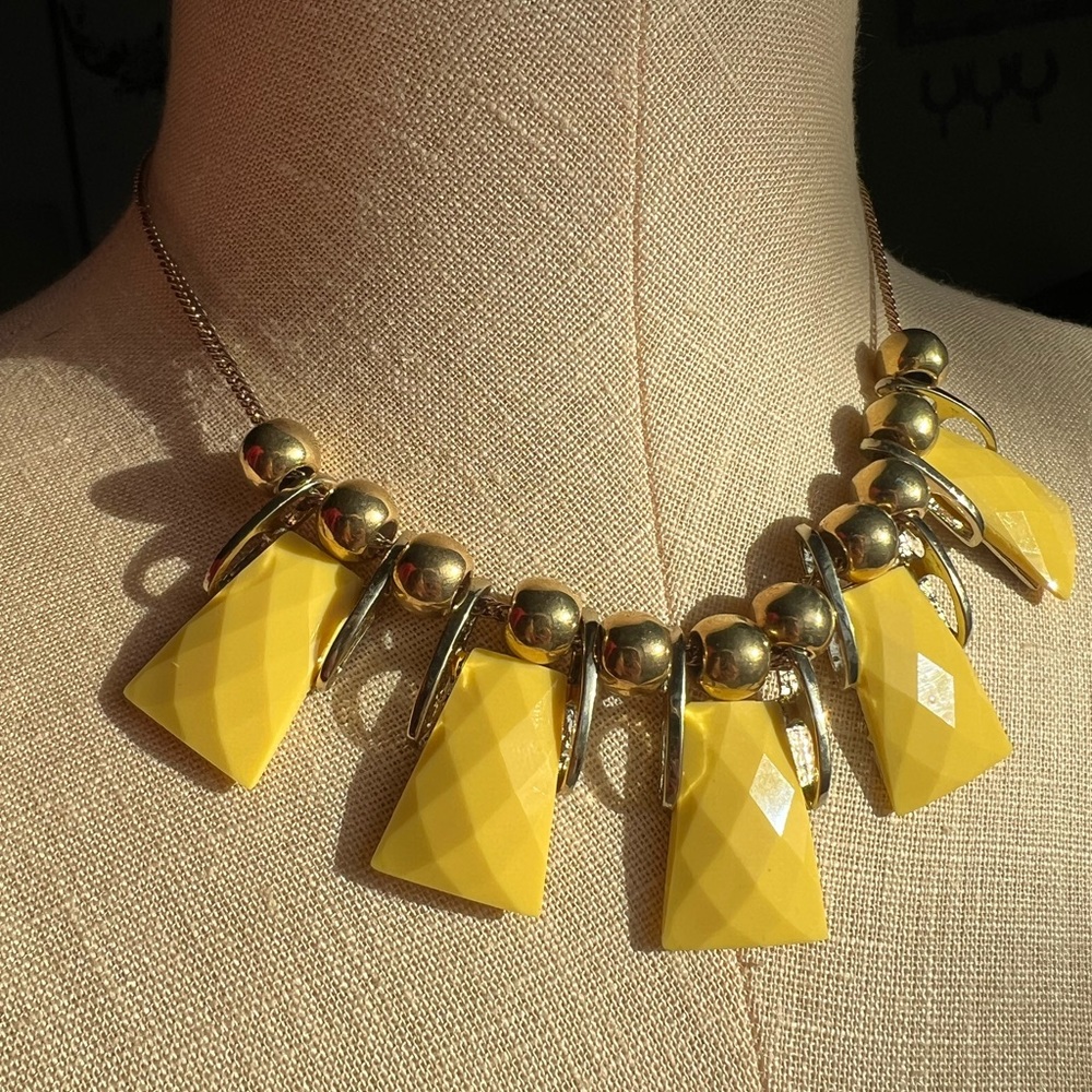 Yellow faux stone chunky necklace